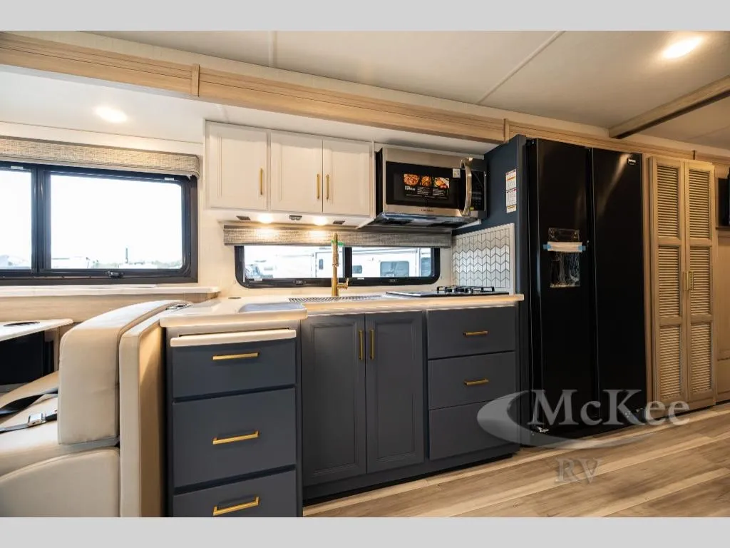 2027 Thor Motor Coach Luminate HH36 - Photo 3