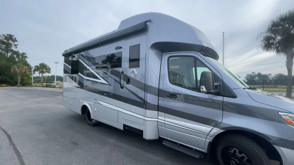 2027 Tiffin Wayfarer 25 PW, Photos photo 3