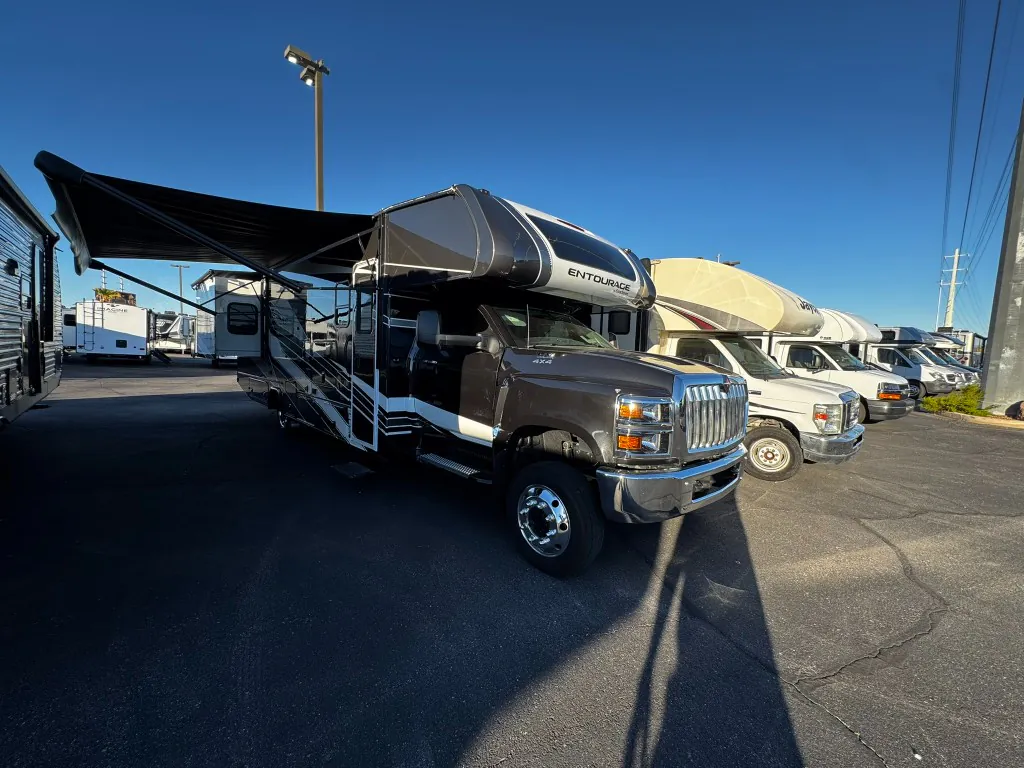 2025 Coachmen Entourage 340BH - Photo 2
