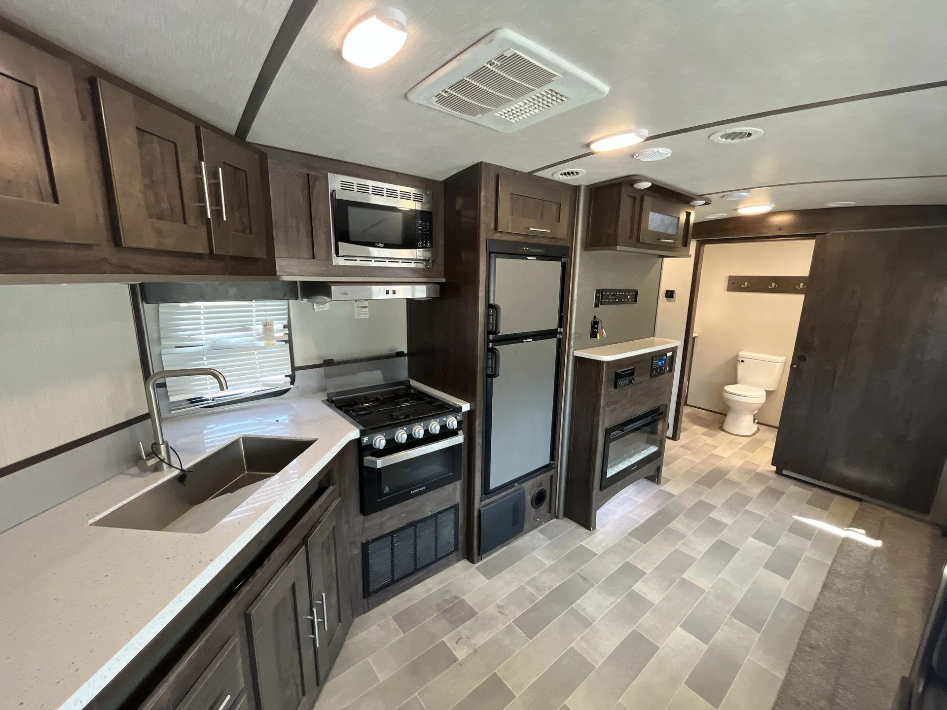 2020 cruiser rv Radiance 25RB — living area main