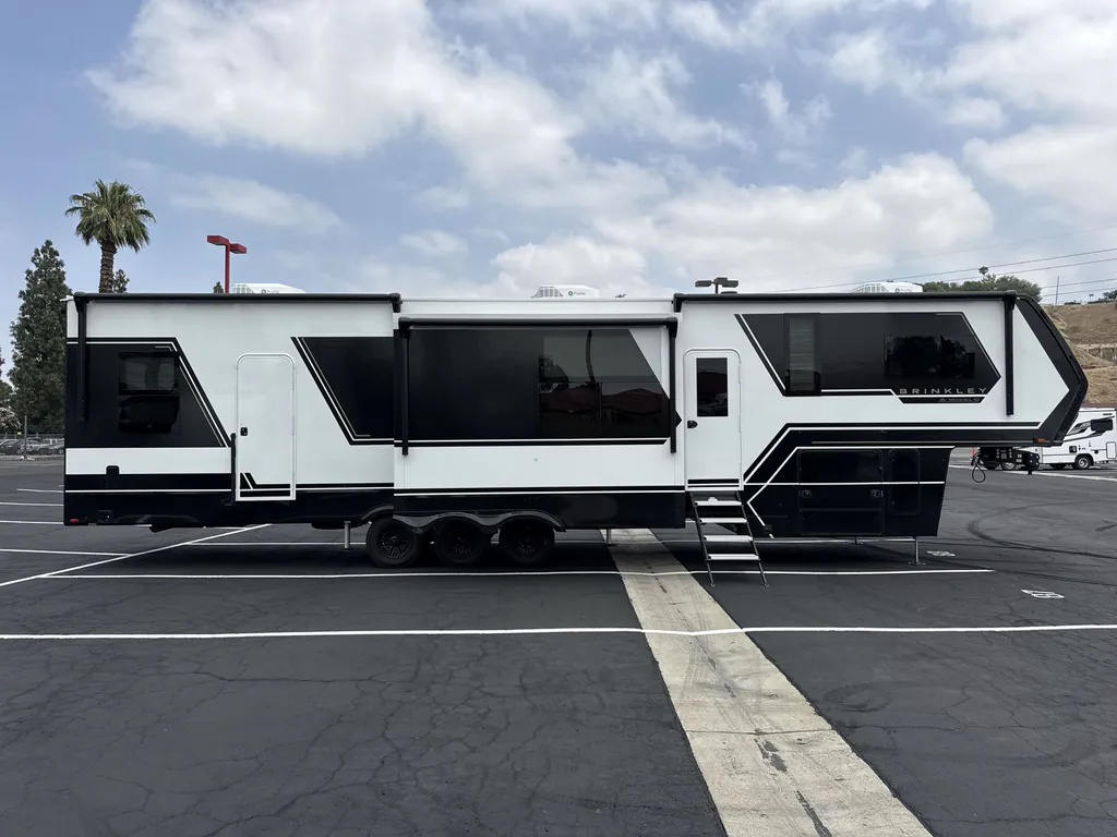 2026 Brinkley Model G 3970, Photos photo 8