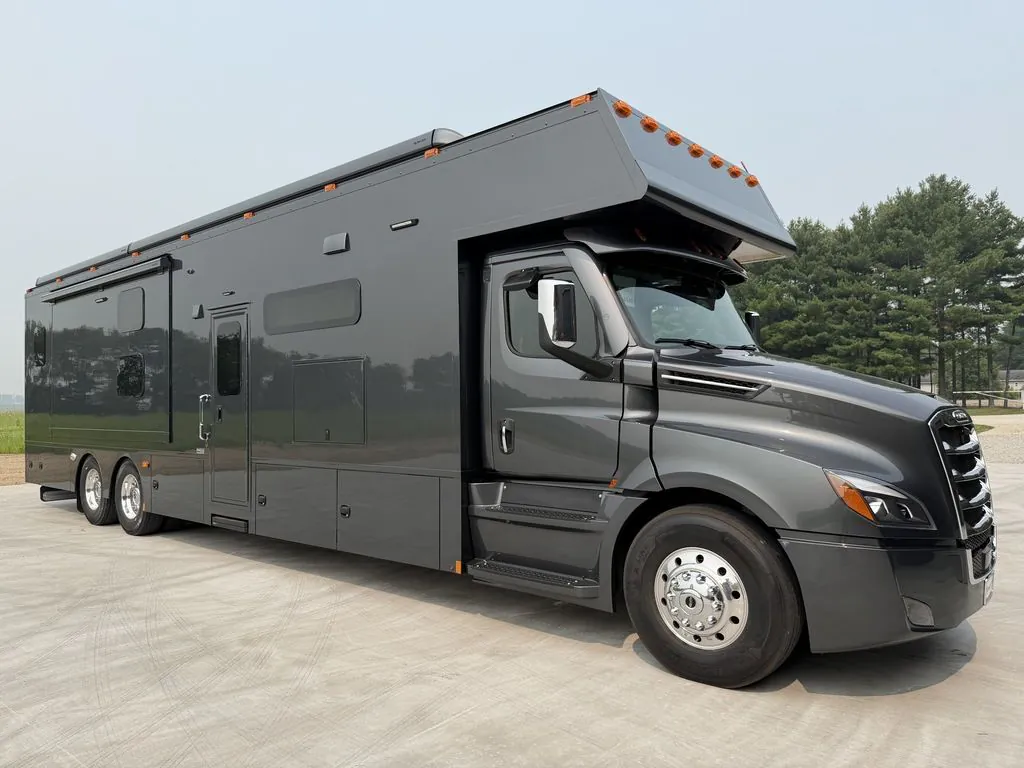2027 Renegade RV Vienna 25TBN - Main photo