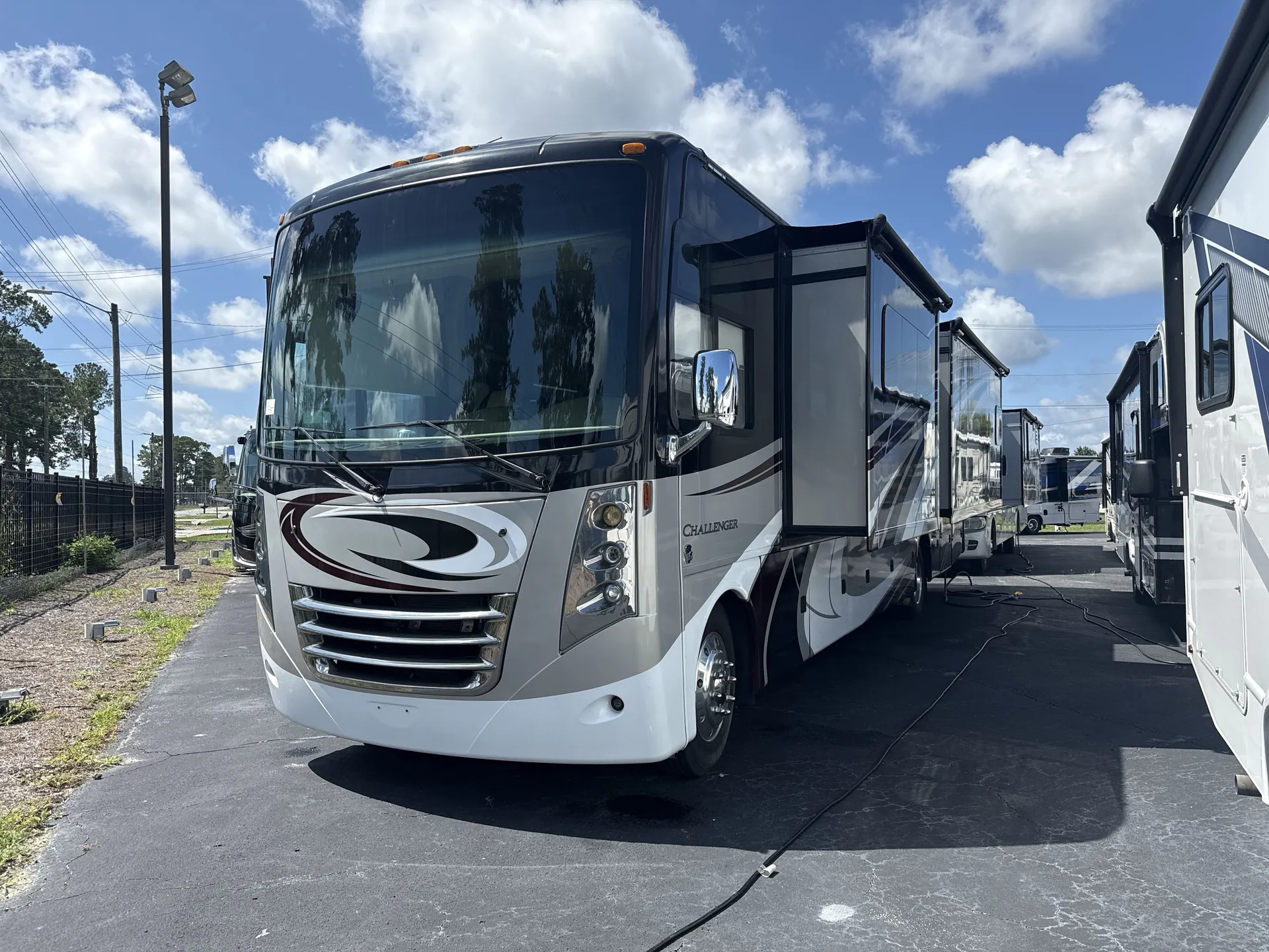 2017 Thor Motor Coach Challenger 37YT - Photo 2