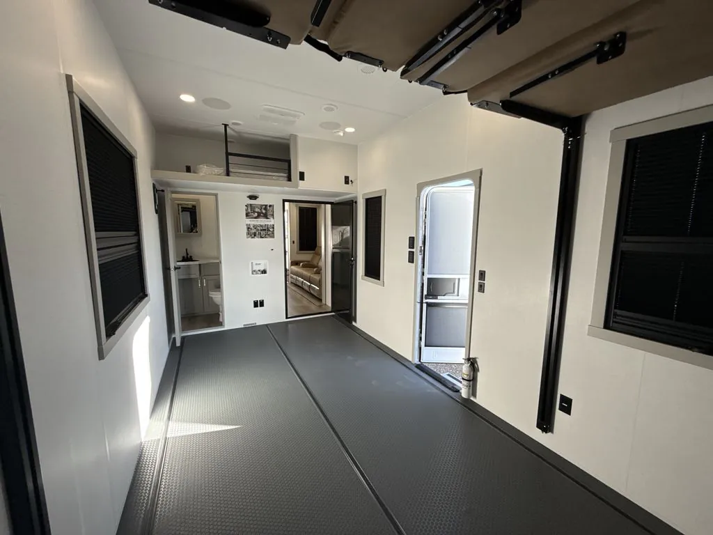 2026 Brinkley Model G 4000, Photos photo 23