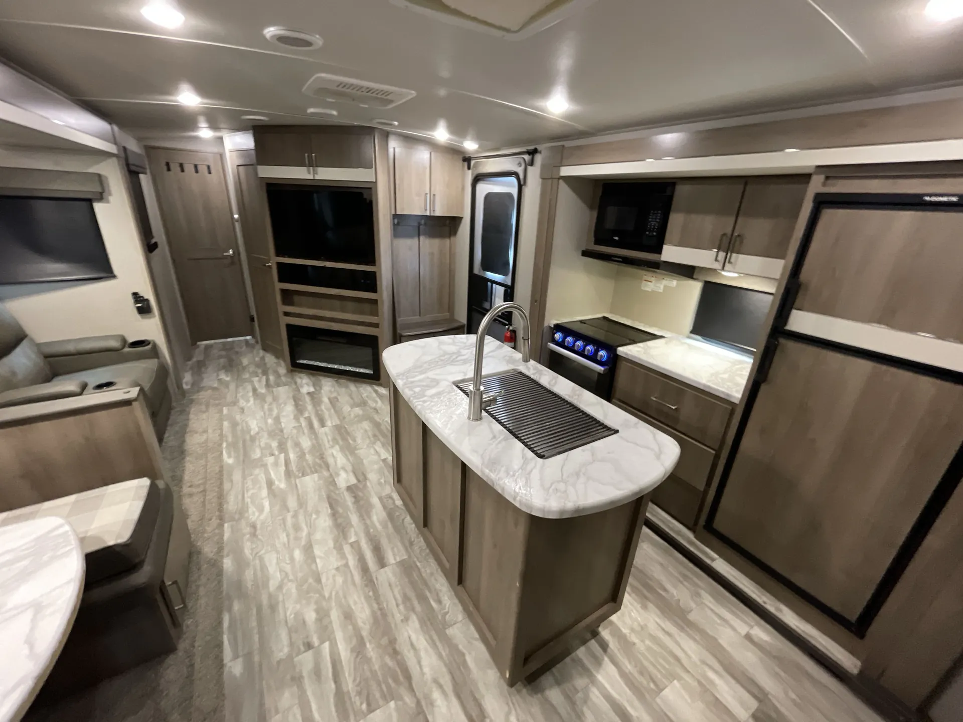 2021 Grand Design Imagine 3250BH — living area main