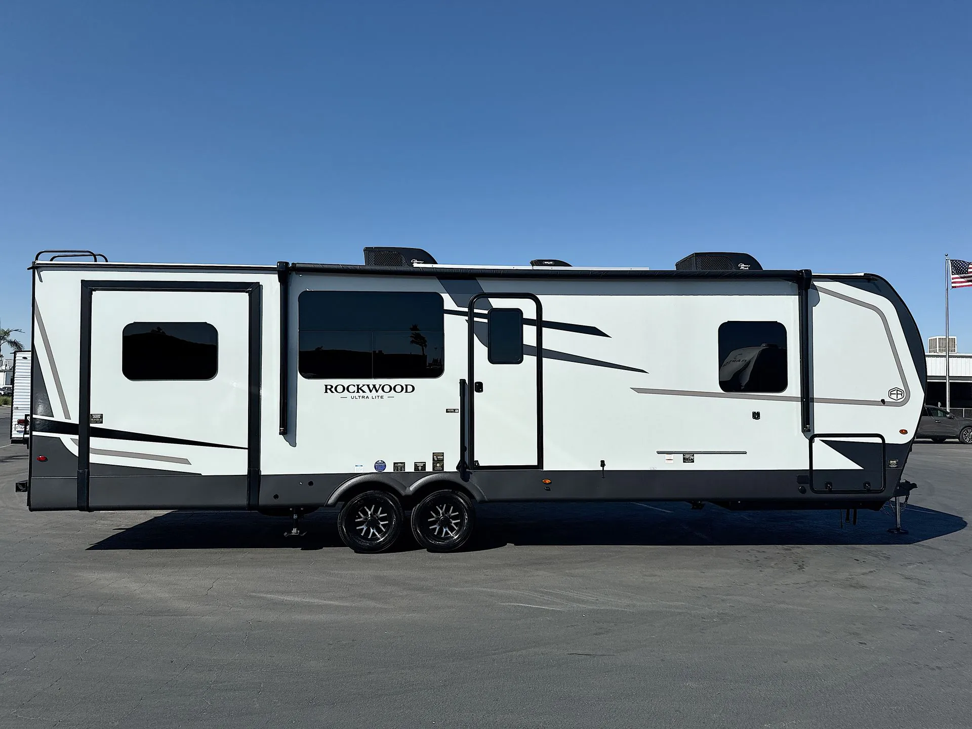 2027 Forest River Rockwood Ultra Lite 2921RL