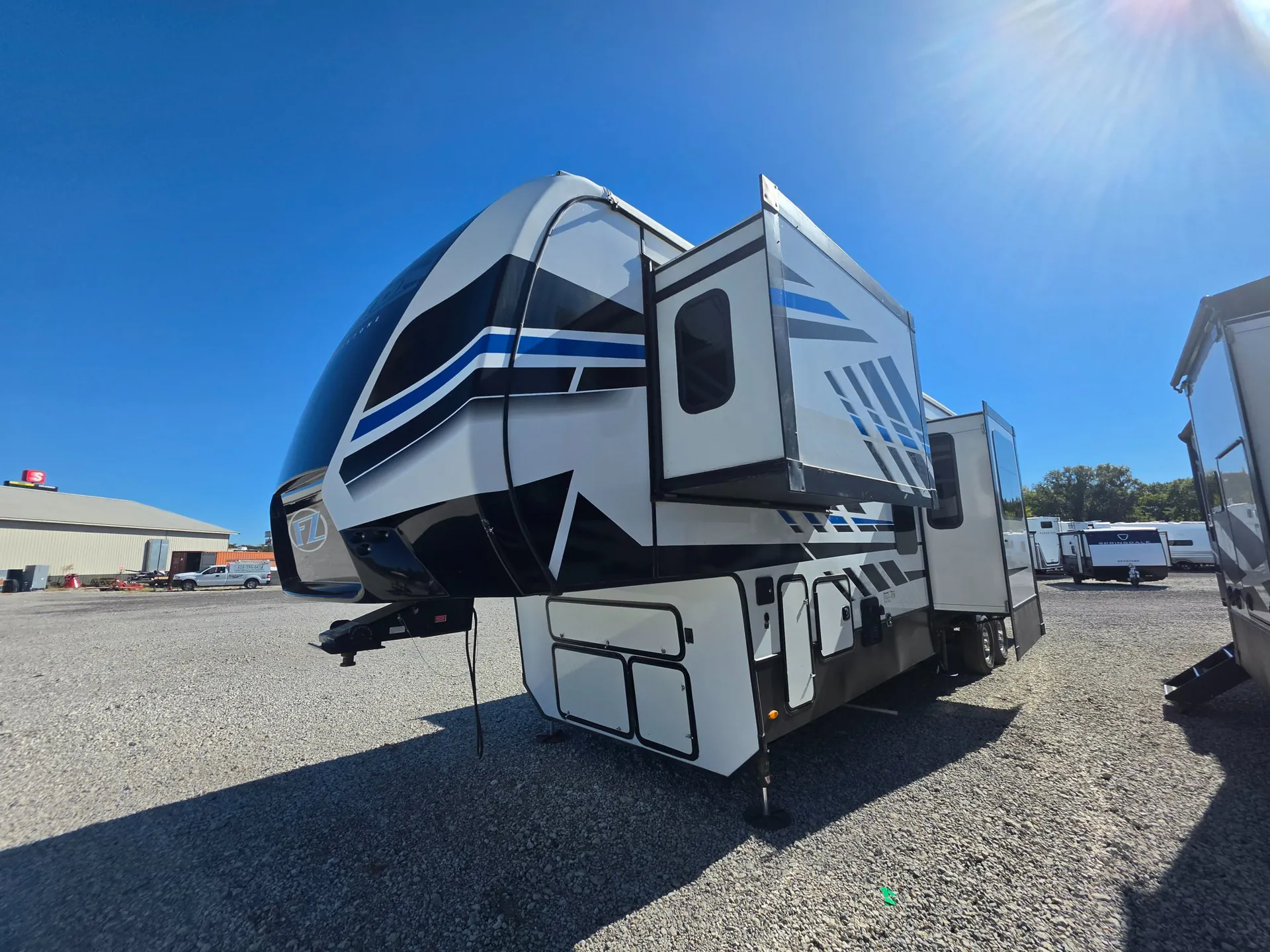 2022 Keystone Fuzion 379 - Photo 4
