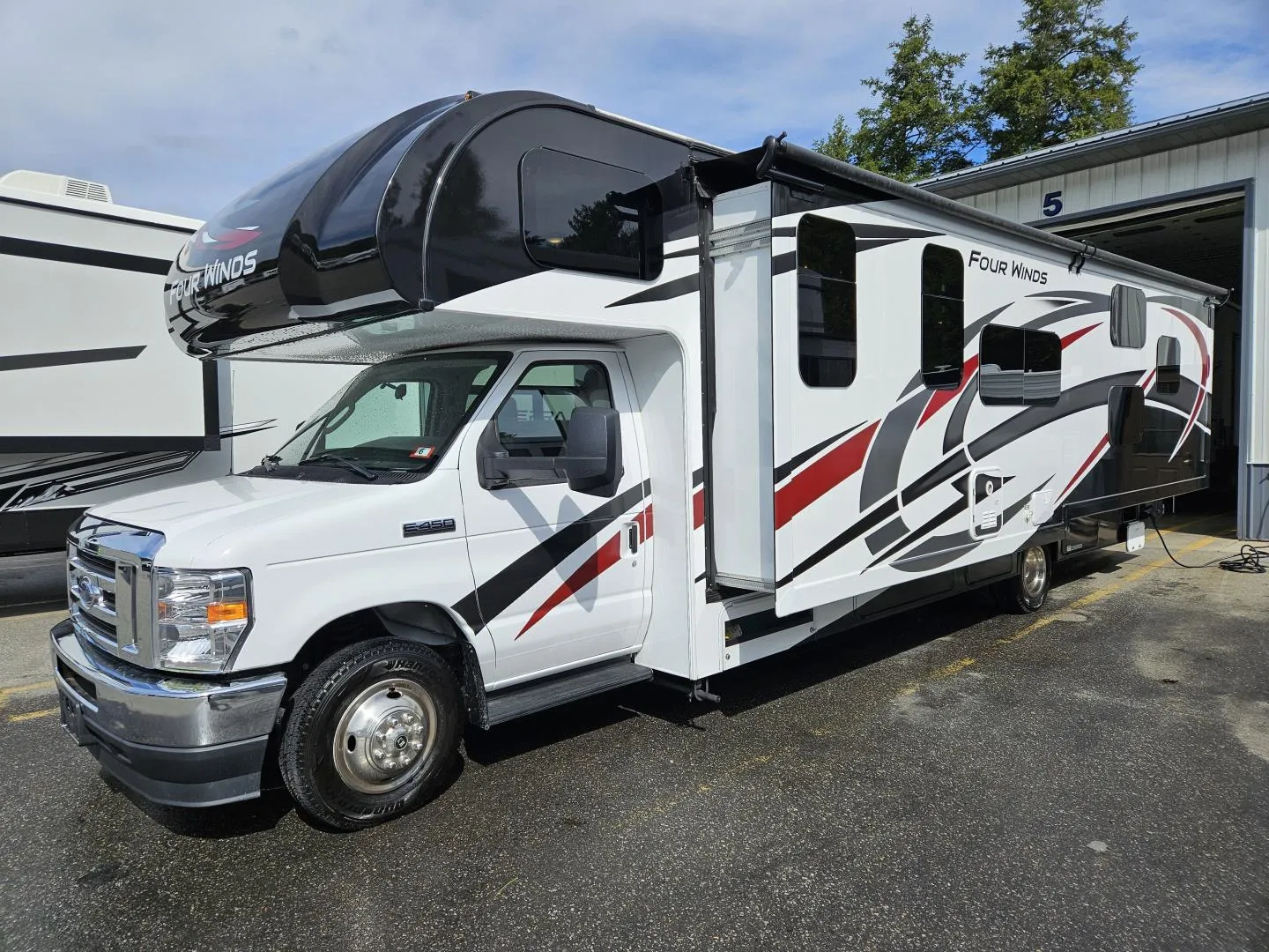 2023 Thor Motor Coach Four Winds 31E - Photo 4
