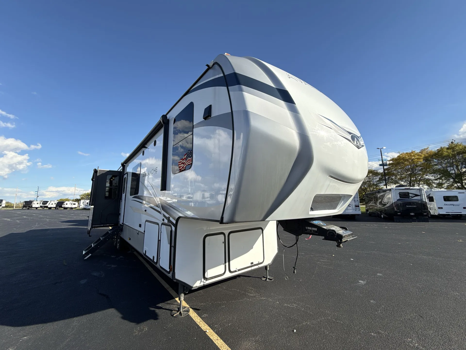 2022 Keystone Avalanche 372MB - Photo 2