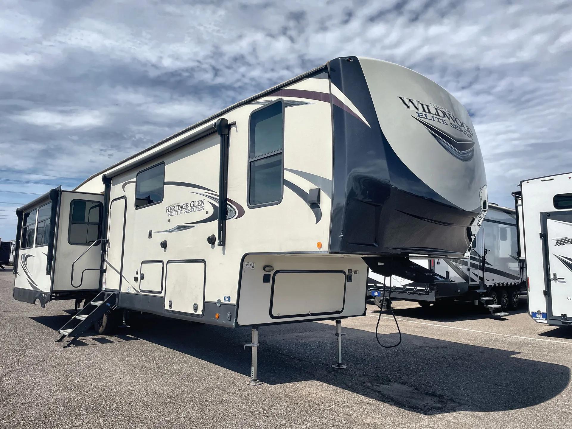 2021 Forest River Wildwood Heritage Glen Elite 34RL - Photo 2