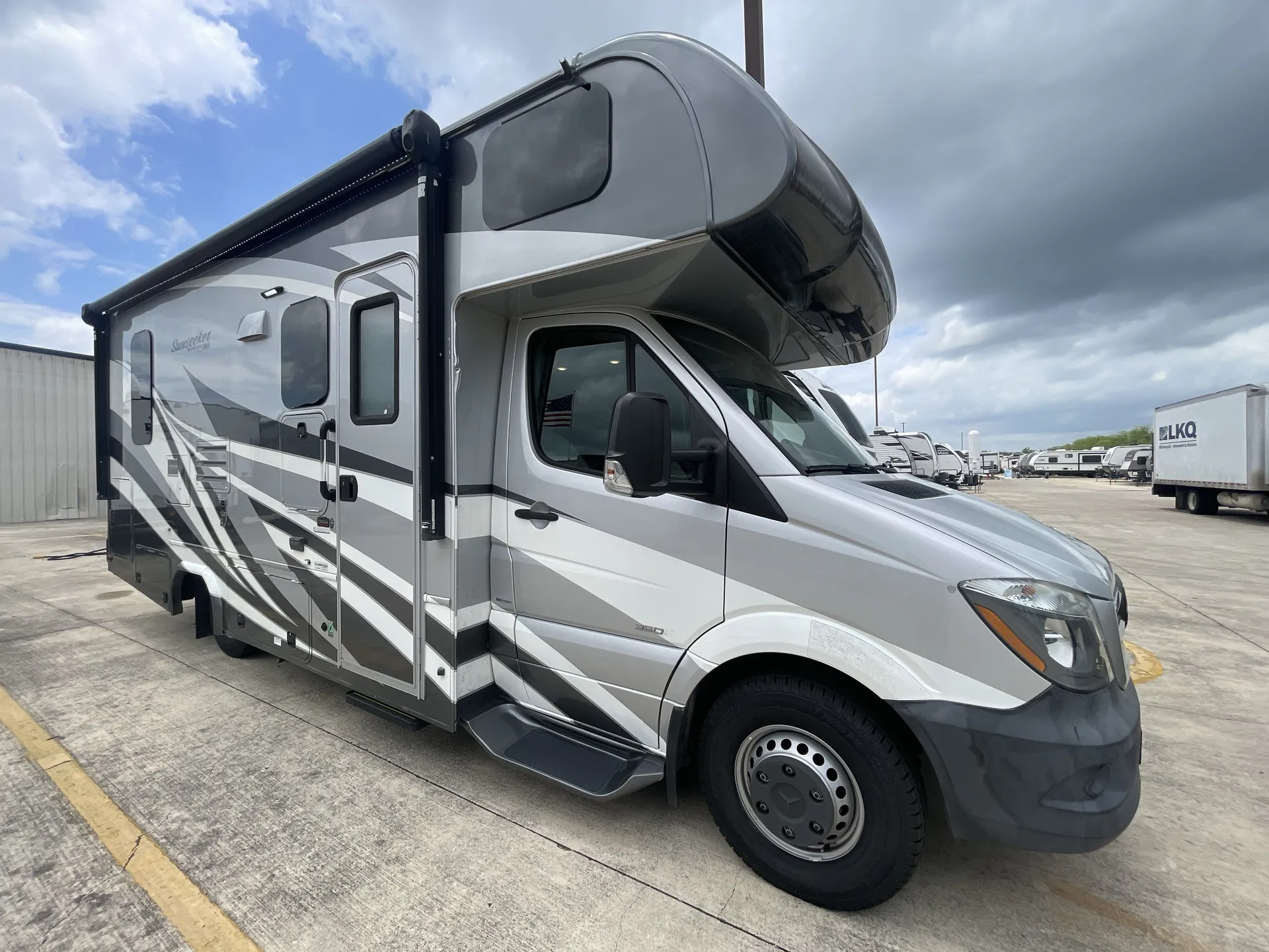2017 Forest River Sunseeker Mbs 2400R