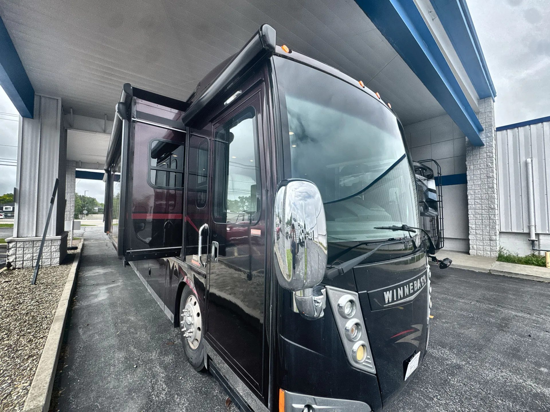 2014 Winnebago Tour 42QD - Main photo