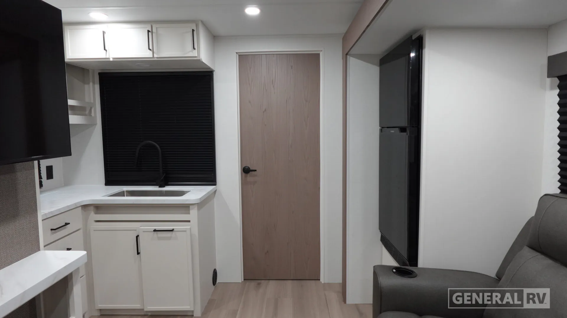 2027 Grand Design Momentum MAV 30MAV - Photo 2