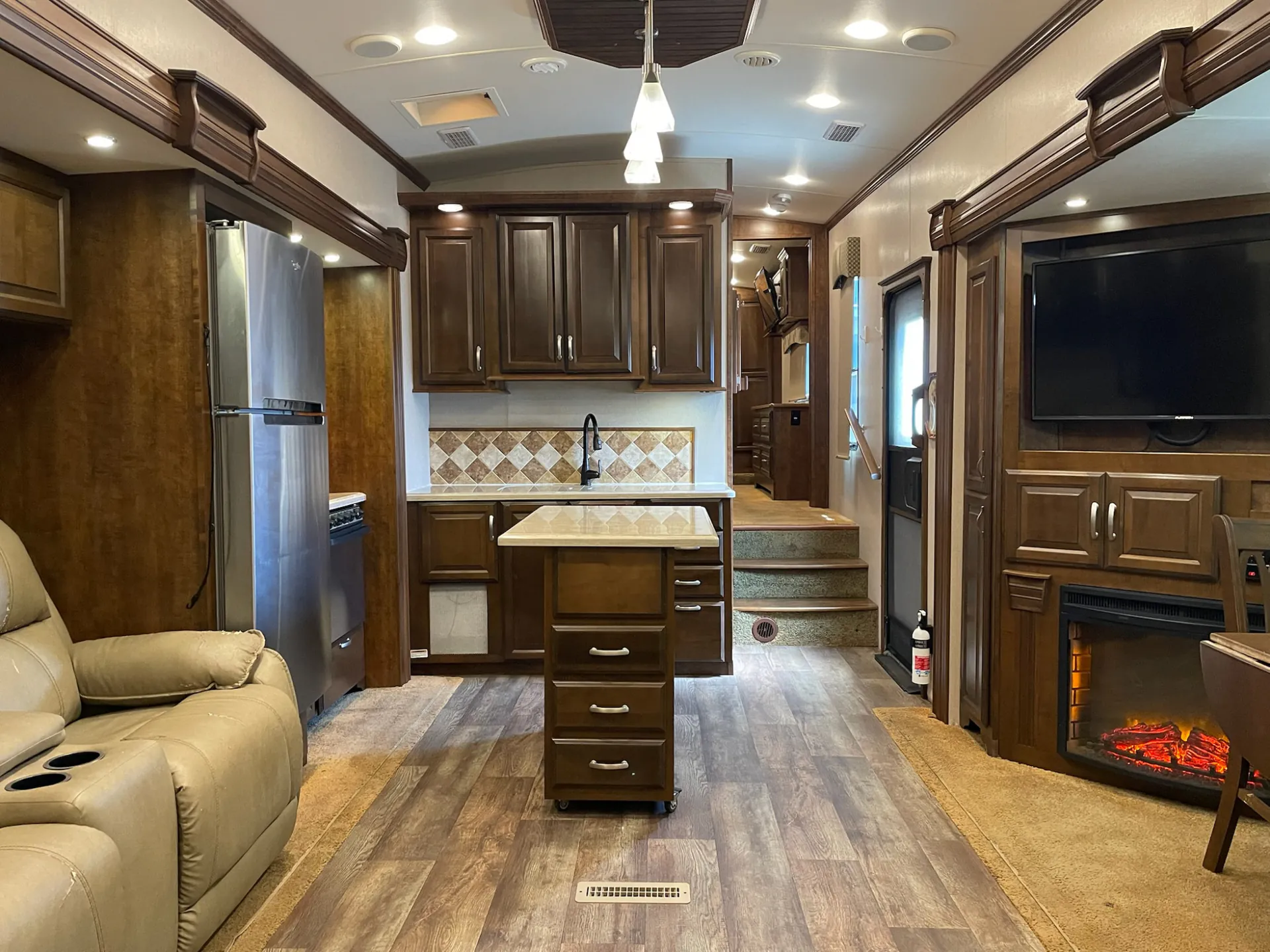 2016 Forest River Cardinal 3030RS - Photo 3
