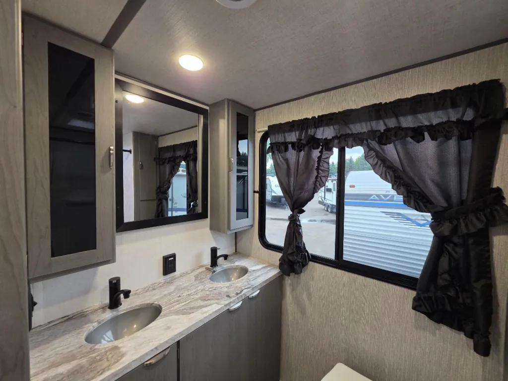 2025 Forest River Ozark 2300RB, Photos photo 15
