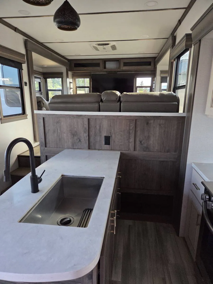 2021 Alliance RV Paradigm 365RD - Photo 4