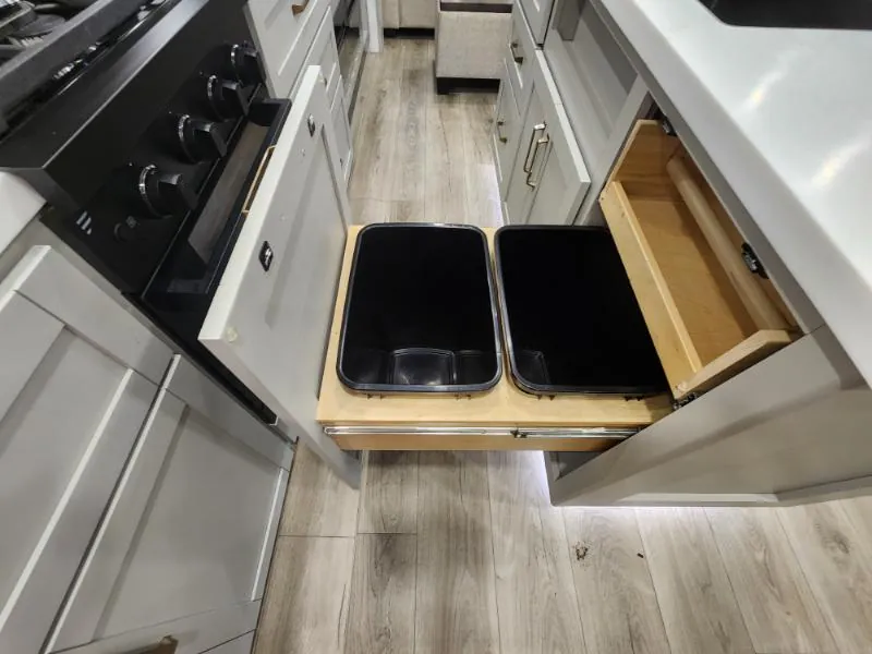 2025 Brinkley Model Z 3300, Photos photo 14