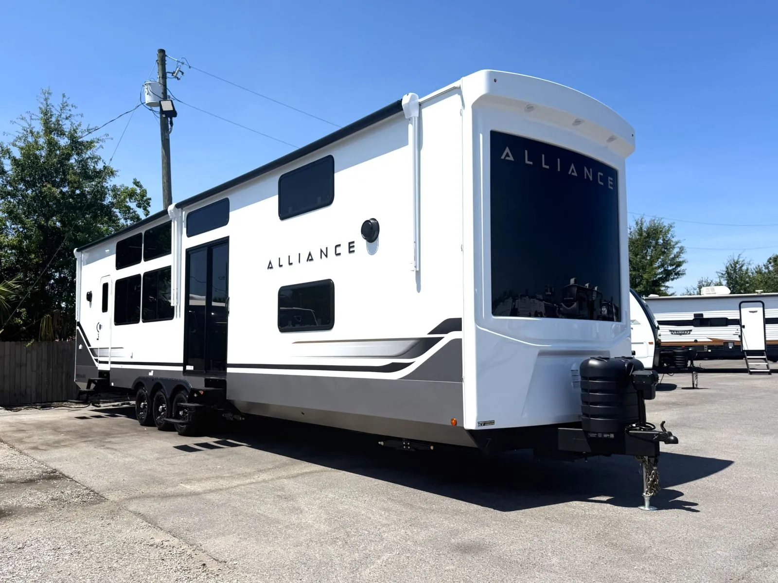 2027 Alliance RV Benchmark 44LFT - Photo 2