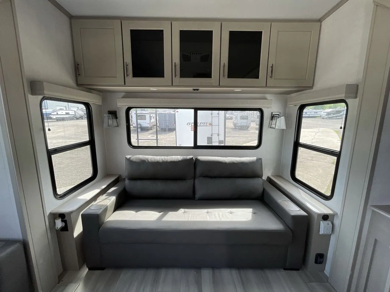 2024 Grand Design Influence 2903RL - Photo 4