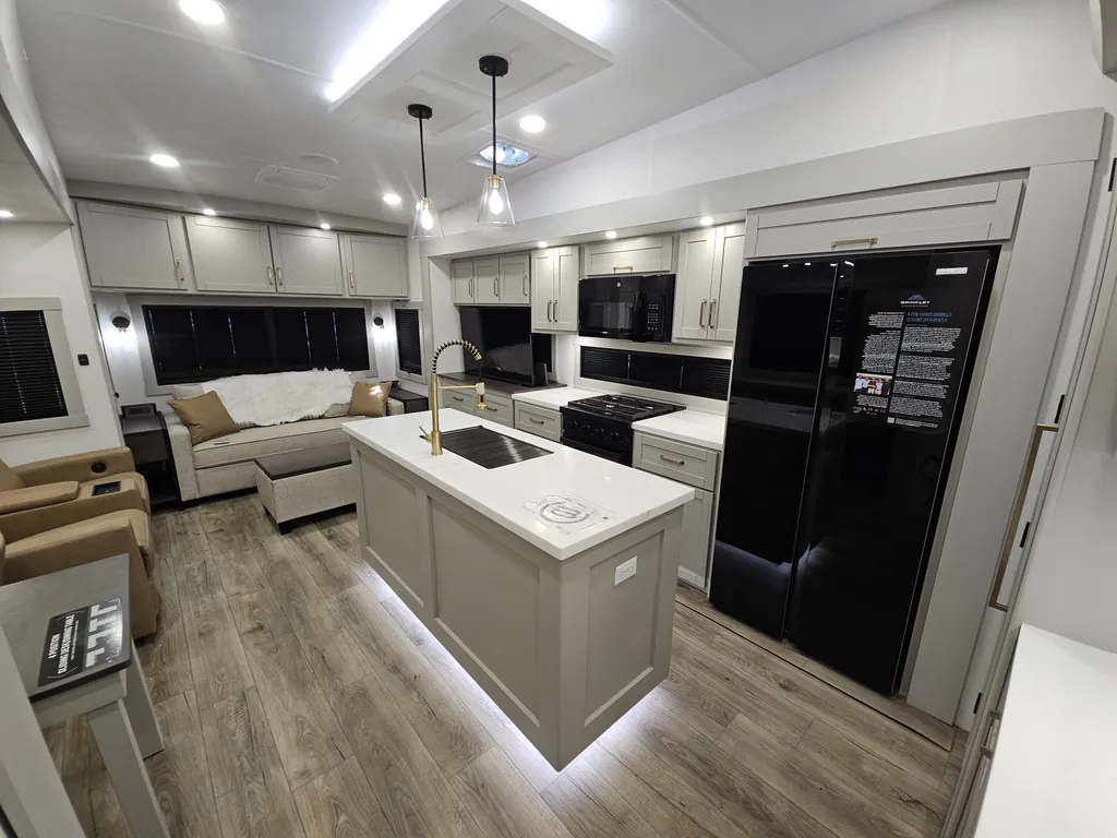 2026 Brinkley Model Z 3600, Photos photo 5