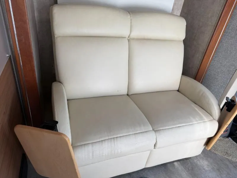 2016 Itasca Navion 24G - Photo 4