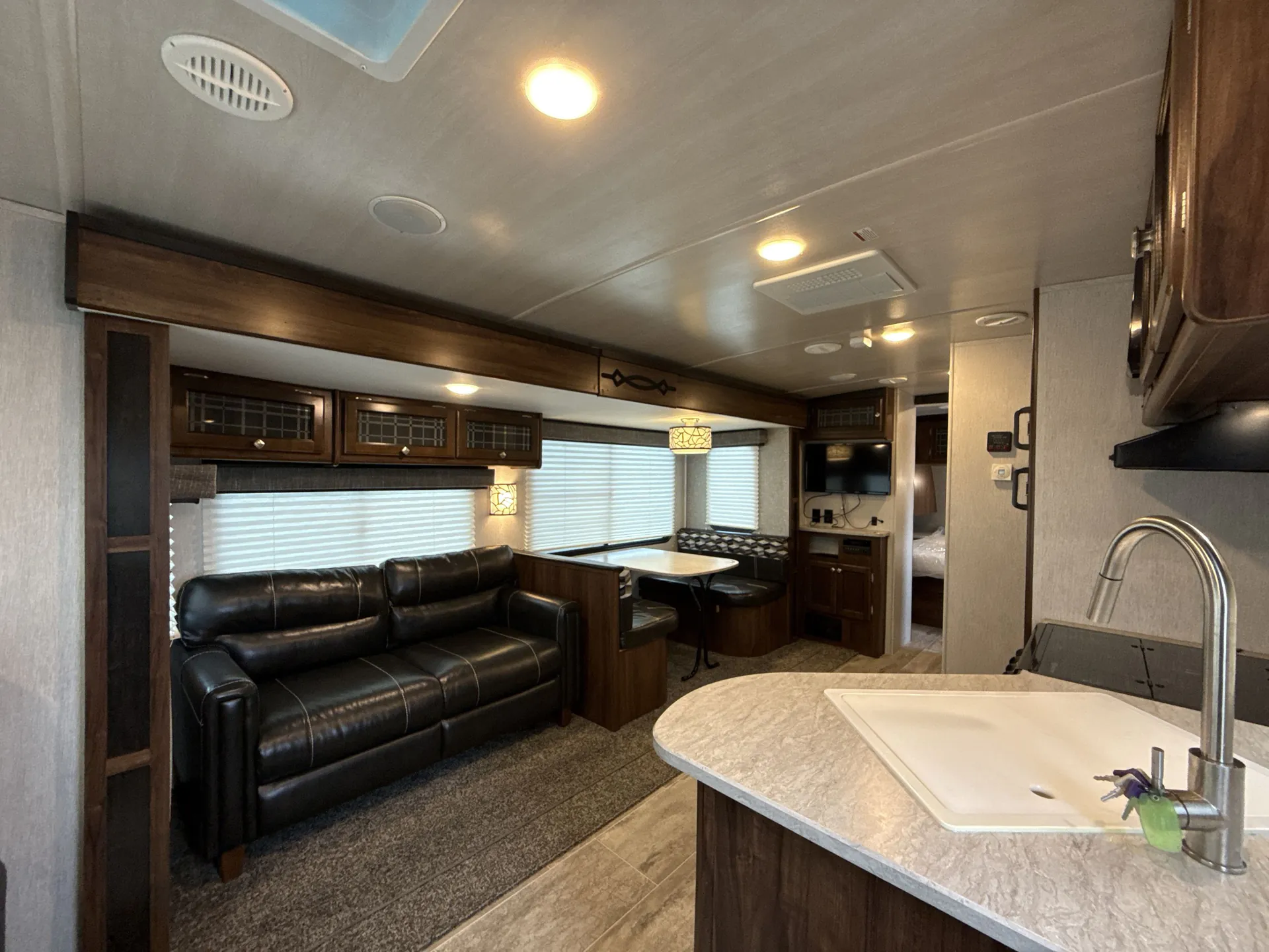 2018 Heartland Mallard IDM27 — living area main