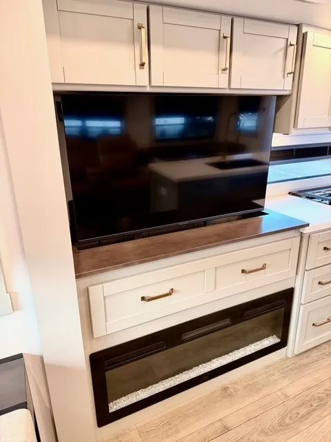 2026 Brinkley Model Z 3610, Living area photo 5