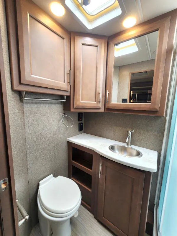 2022 Thor Motor Coach Magnitude Super C XG32, Photos photo 22