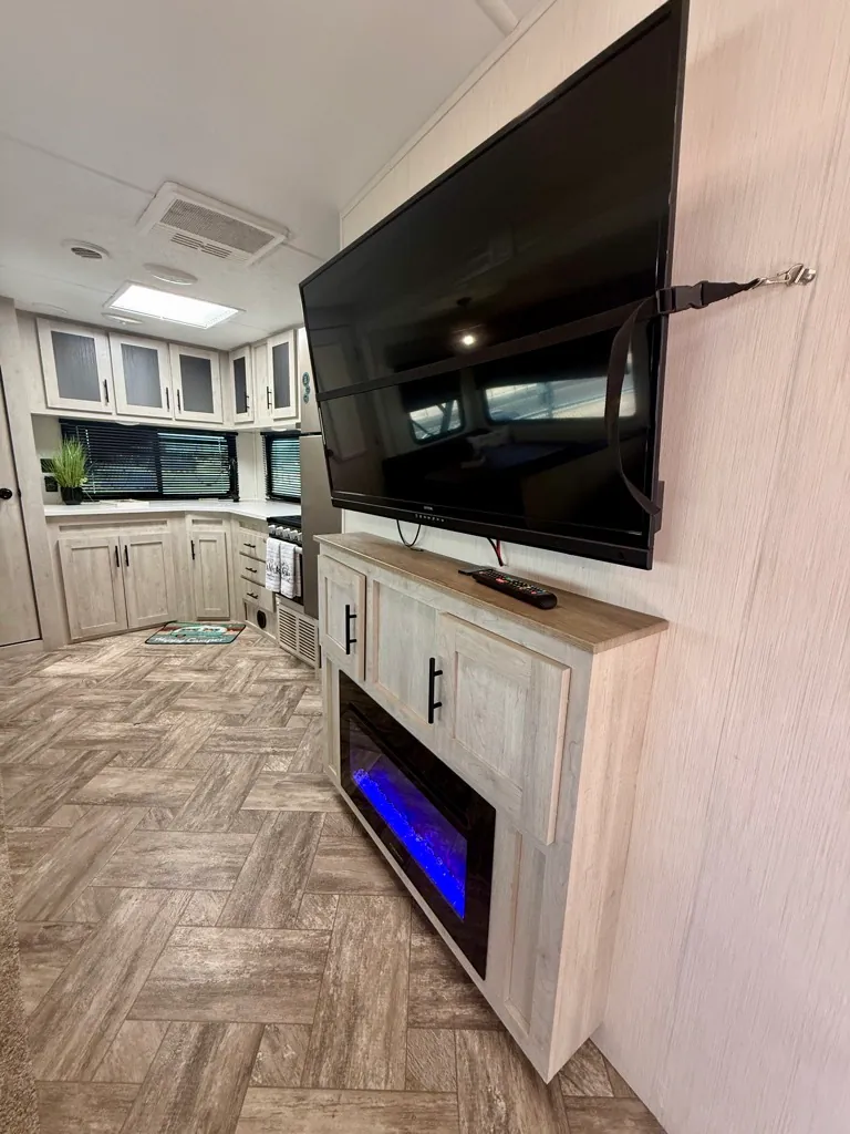 2023 Forest River Wildcat 303MBX, Photos photo 17