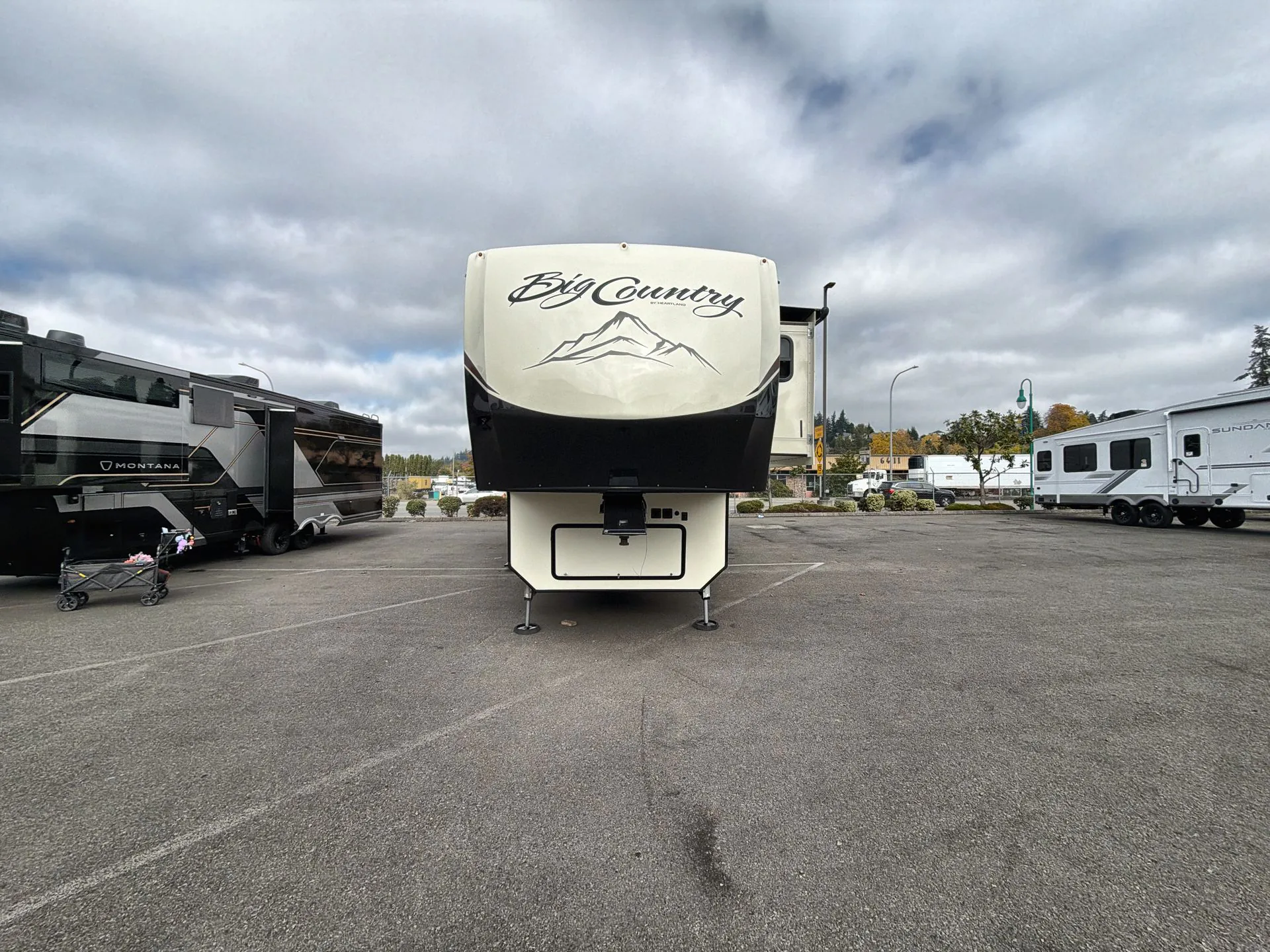 2017 Heartland Big Country 3650RL - Photo 4