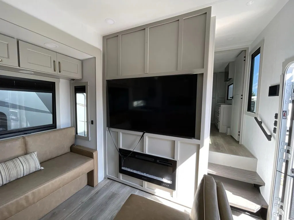 2025 Brinkley Model G 3250, Photos photo 5