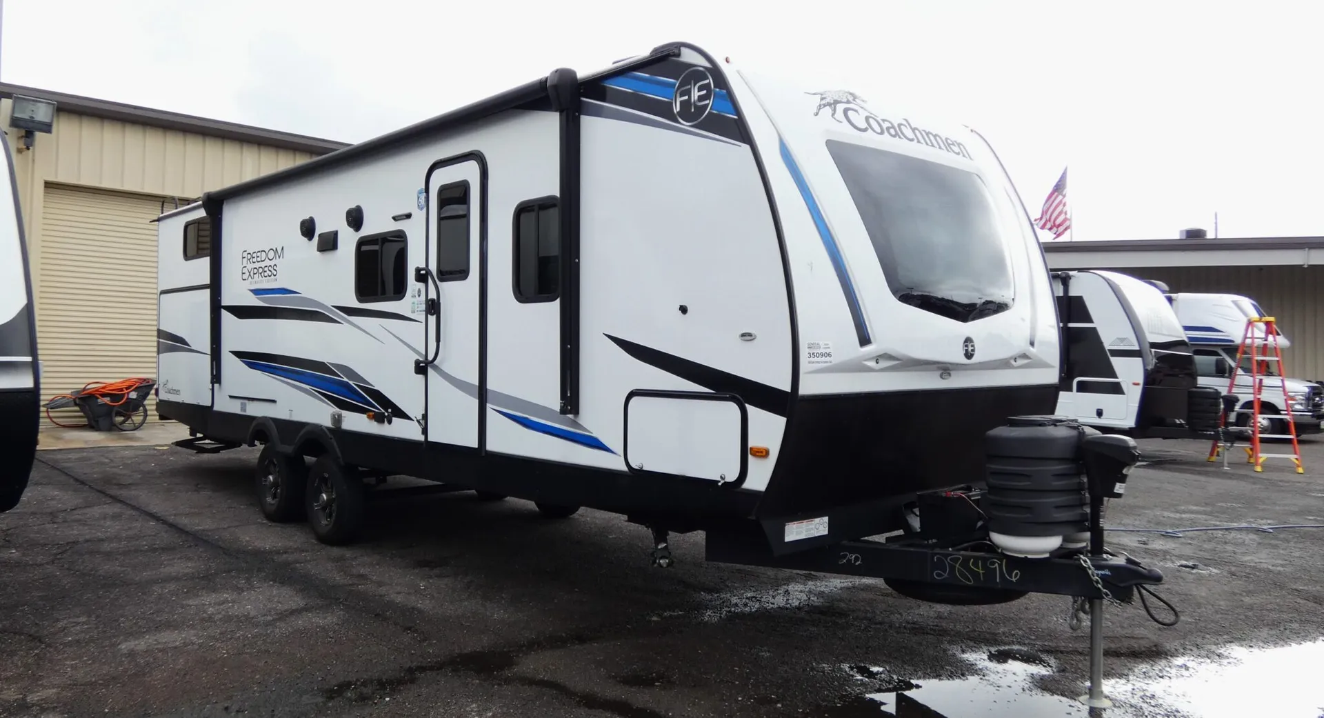 2025 Coachmen Freedom Express Ultra Lite 292BHDS - Photo 2