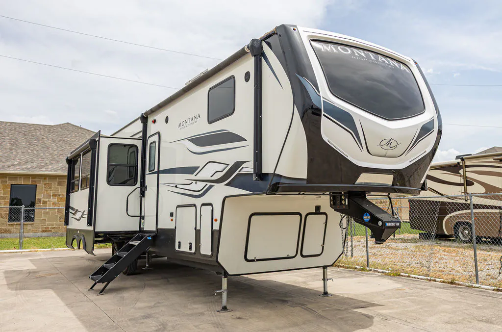 2022 Keystone Montana High Country 351BH - Photo 3