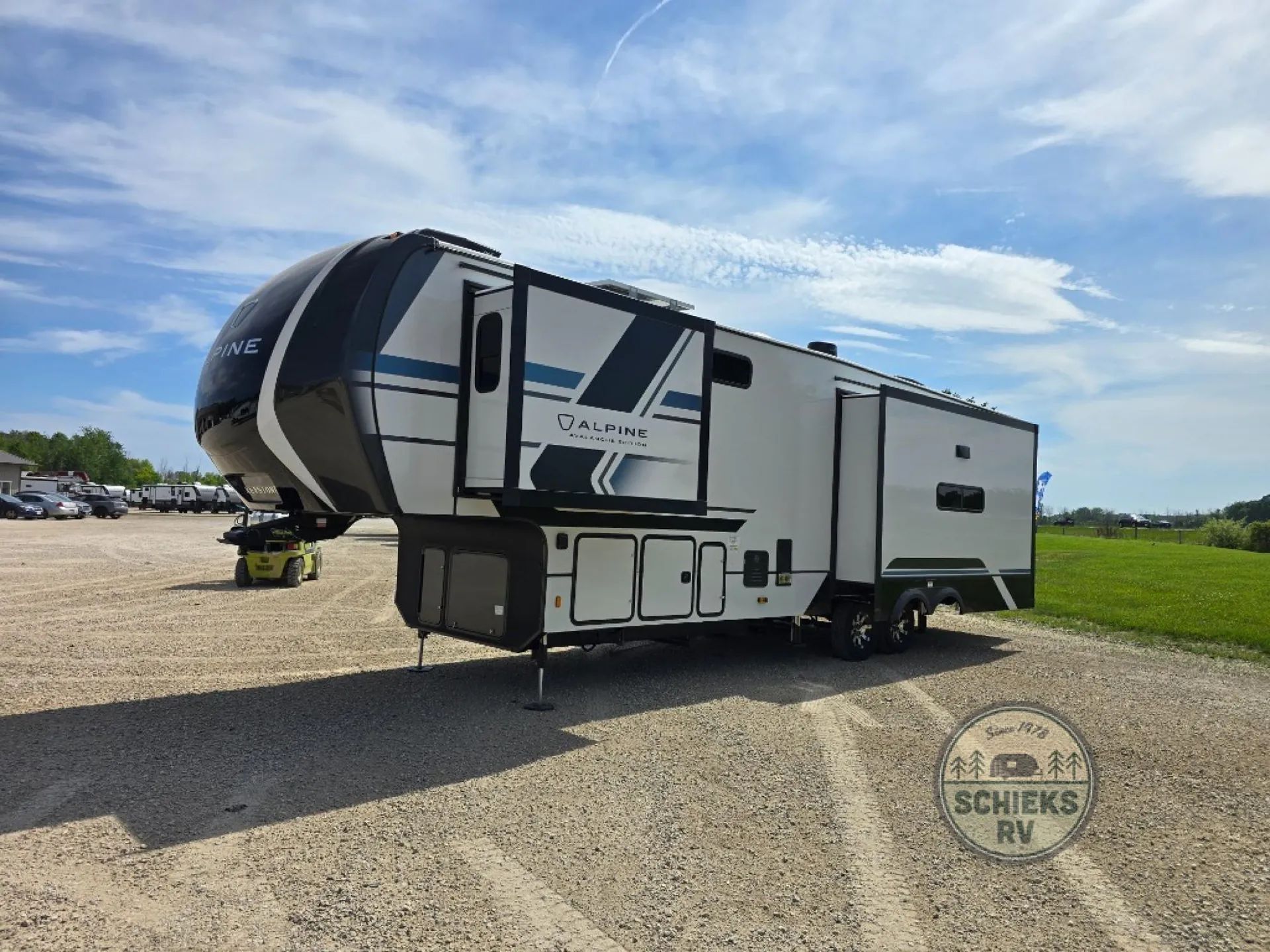 2026 Keystone Alpine Avalanche Edition 321RL - Photo 3