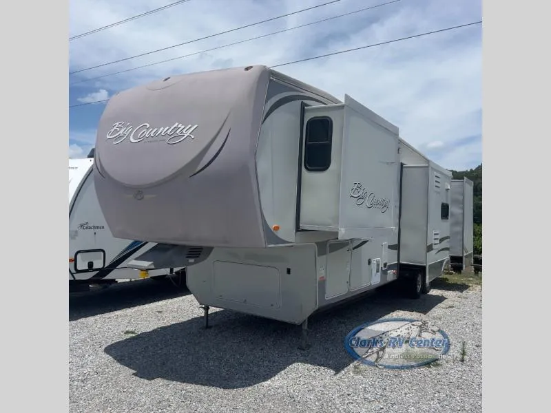 2011 Heartland Big Country 3510RL - Photo 2