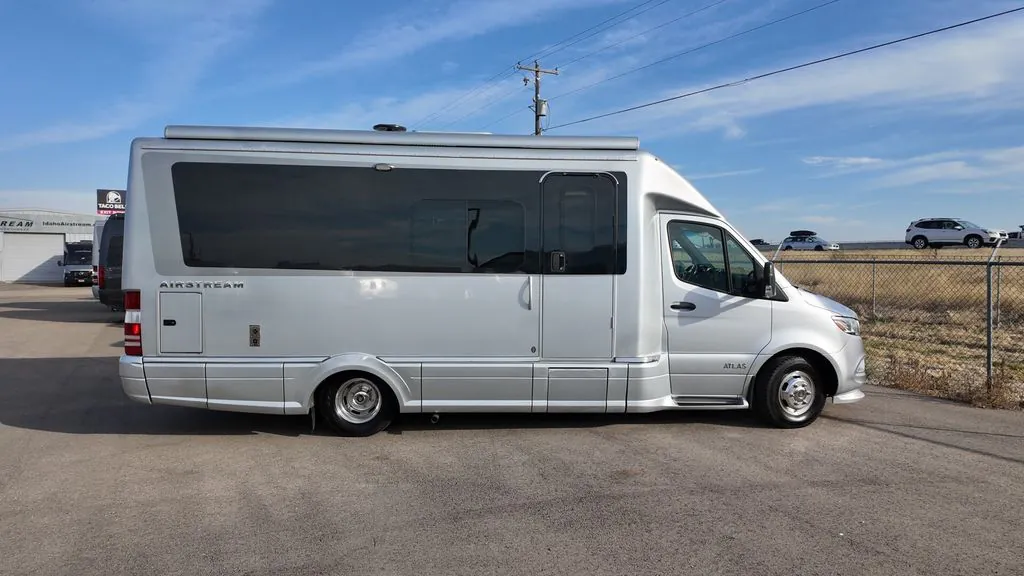 2022 Airstream Atlas BASE - Photo 3