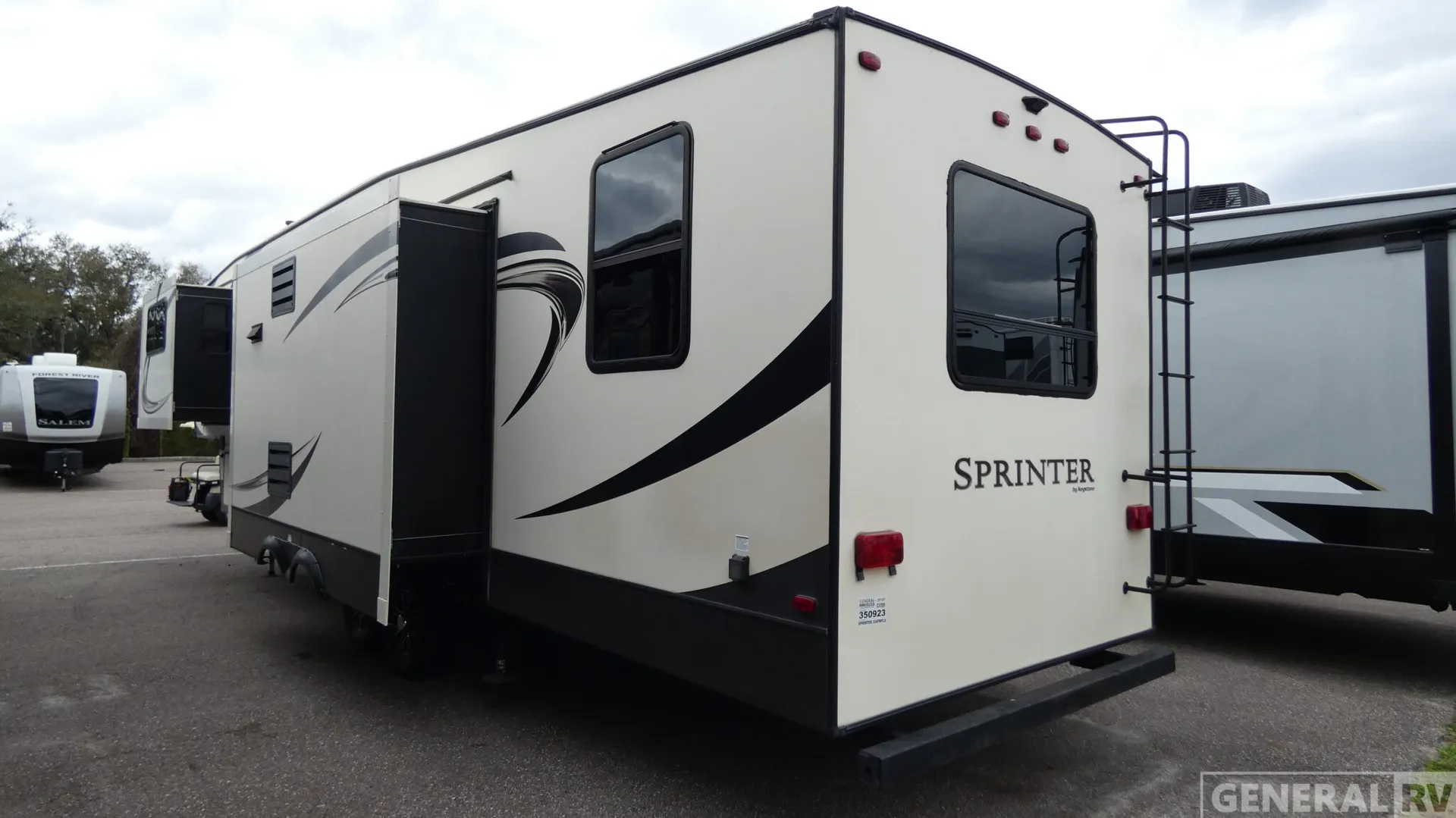 2017 Keystone Sprinter 334FWFLS - Photo 4