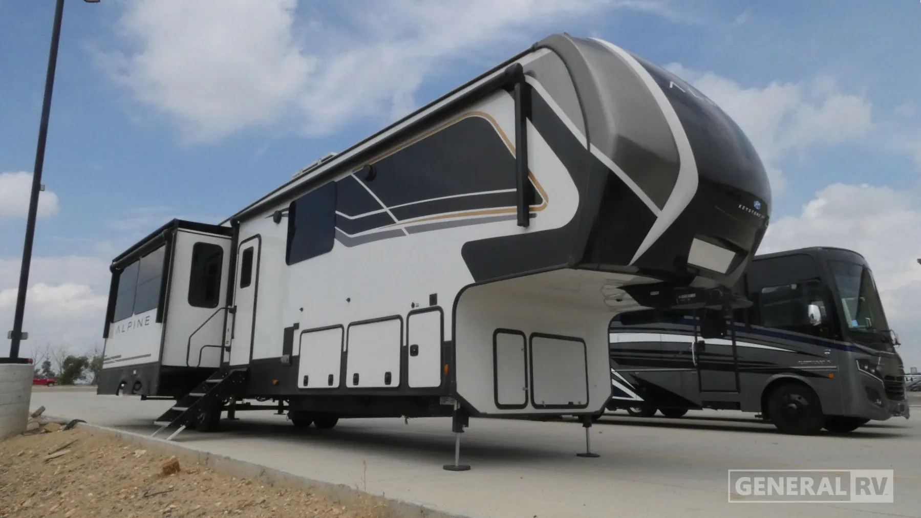 2025 Keystone Alpine 3910RK dealer photo 1 from General RV