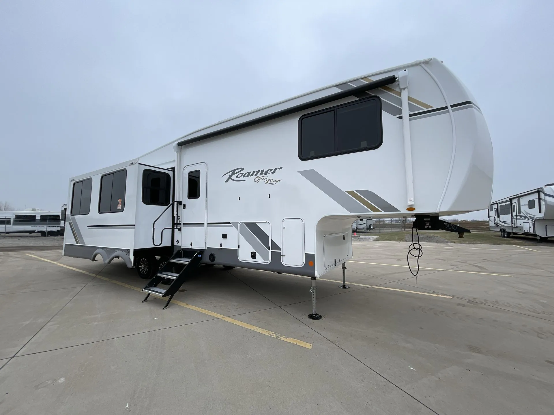 2026 Highland Ridge Roamer 29RLDS - Photo 2