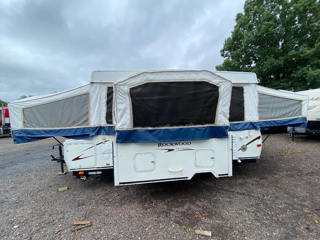 2006 Forest River Rockwood Premier 2516G — Photo 5