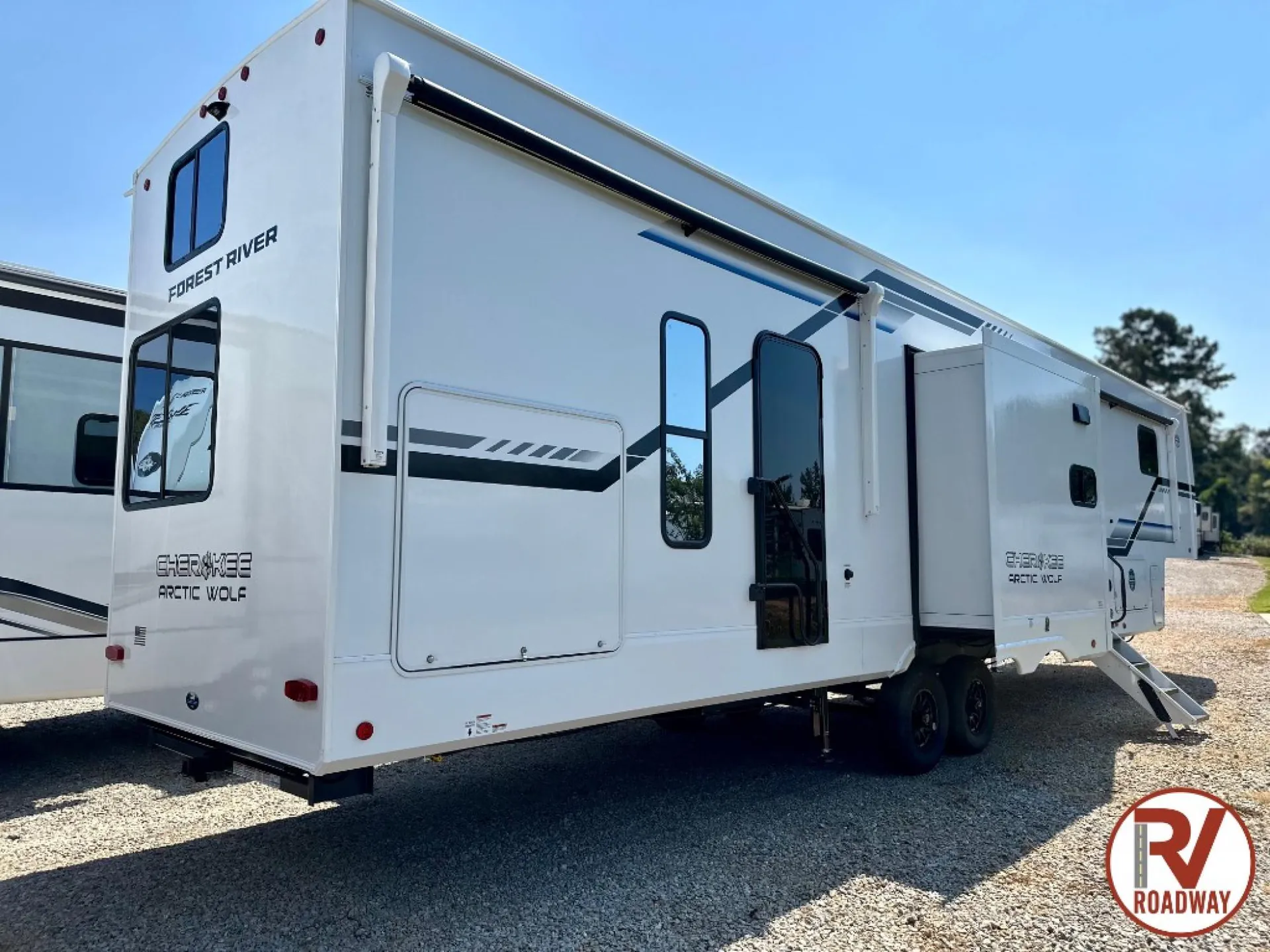 2026 Forest River Cherokee Arctic Wolf 3750SUITE - Photo 4
