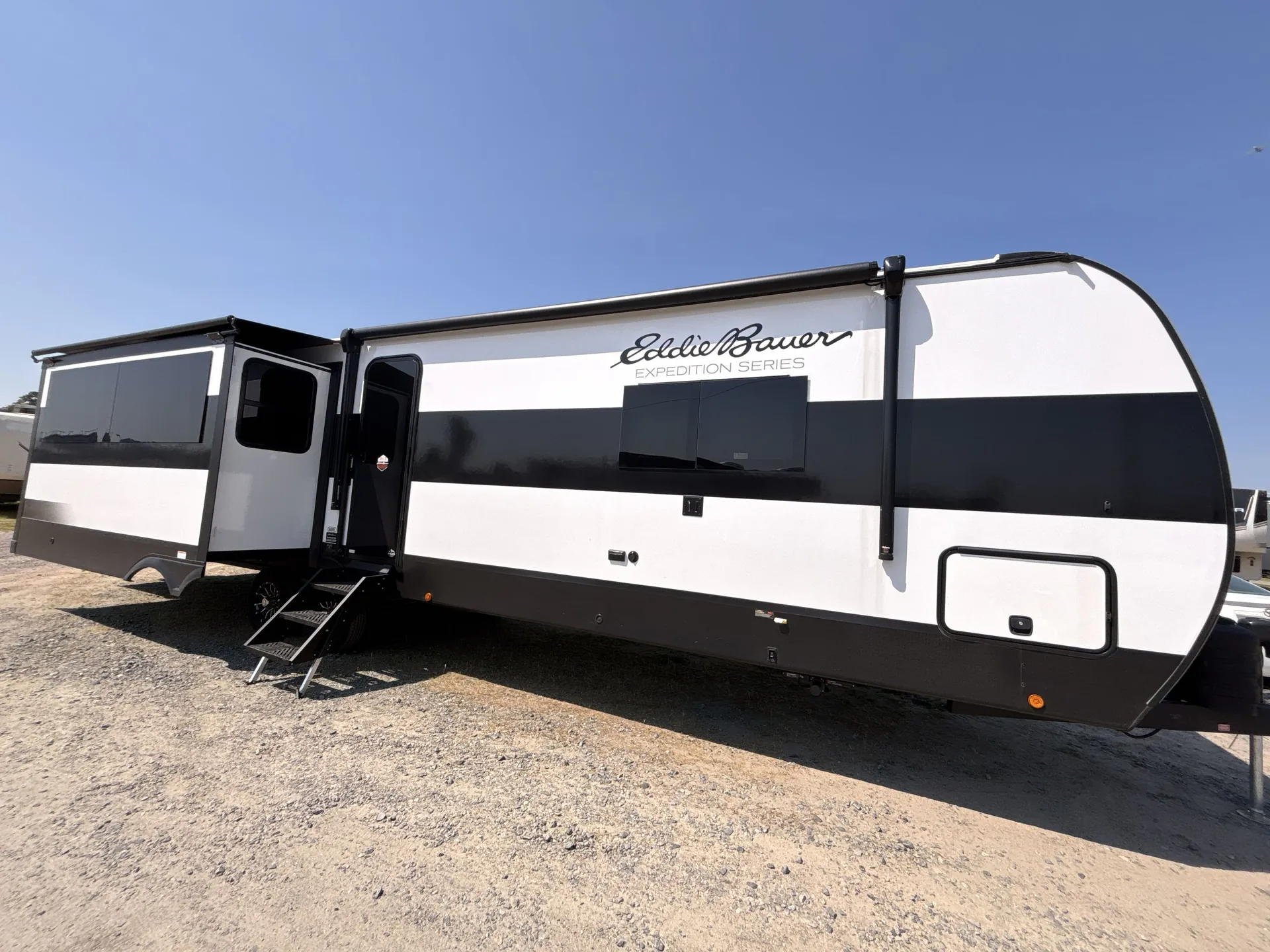 2026 dutchmen Eddie Bauer Expedition 345RL - Photo 3