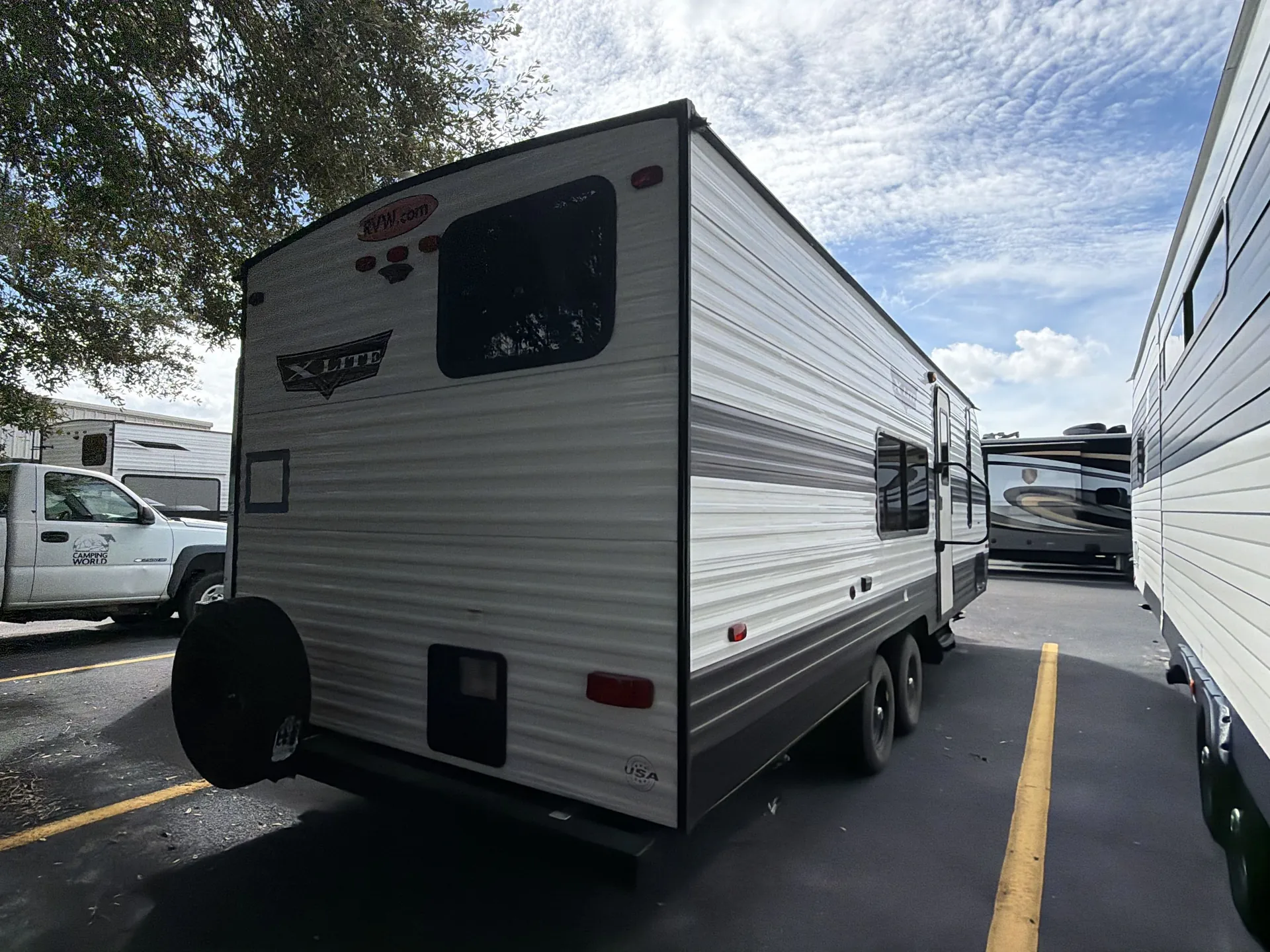 2023 Forest River Wildwood X-Lite 261BHXL — off campside