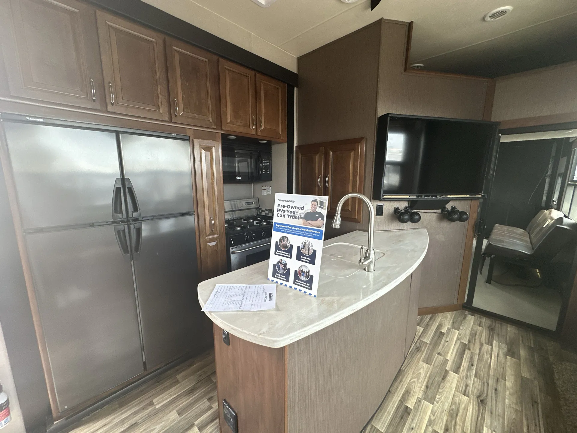 2017 Luxe Elite 42RL — living area main