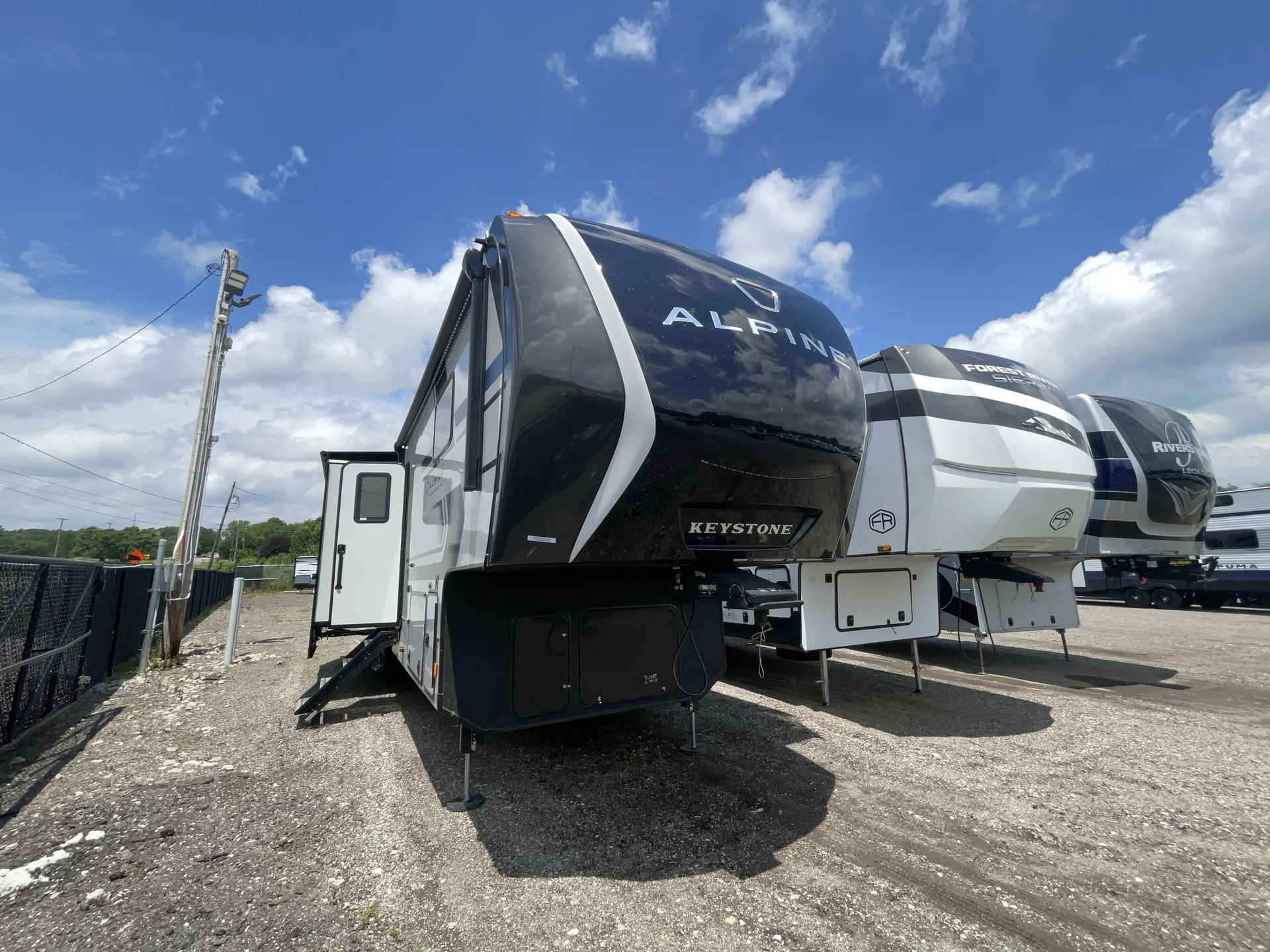 2026 Keystone Avalanche 380LT - Photo 2