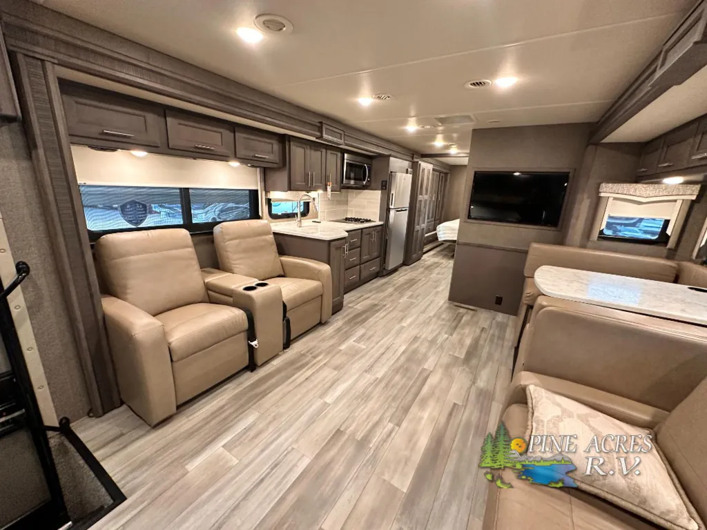 2022 Thor Motor Coach Challenger 35MQ, Photos photo 18