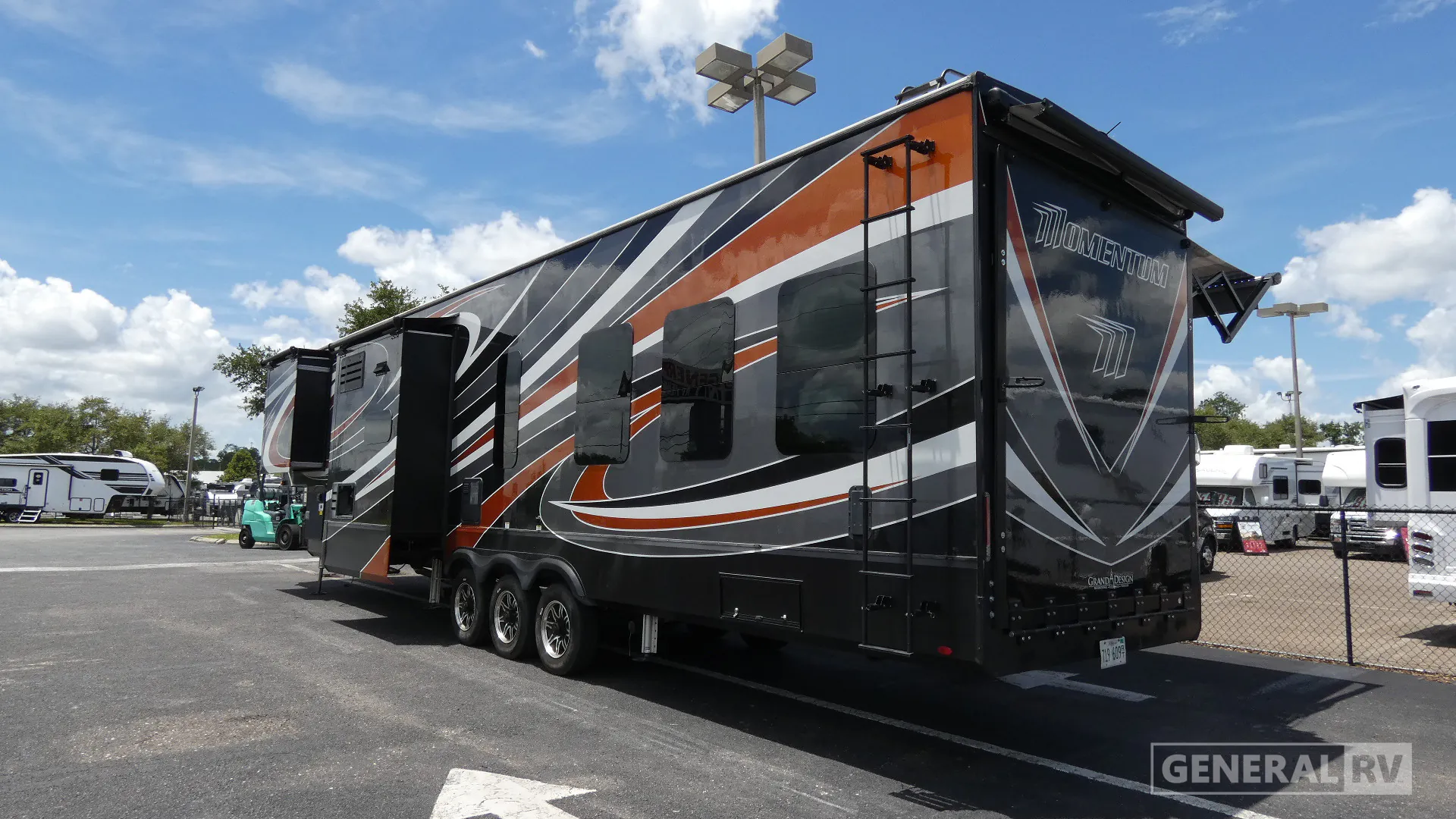2021 Grand Design Momentum 398M - Photo 4