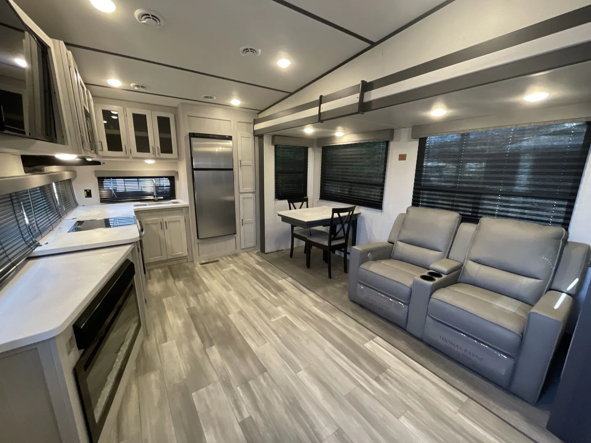 2022 Keystone Sprinter 25ML — living area main