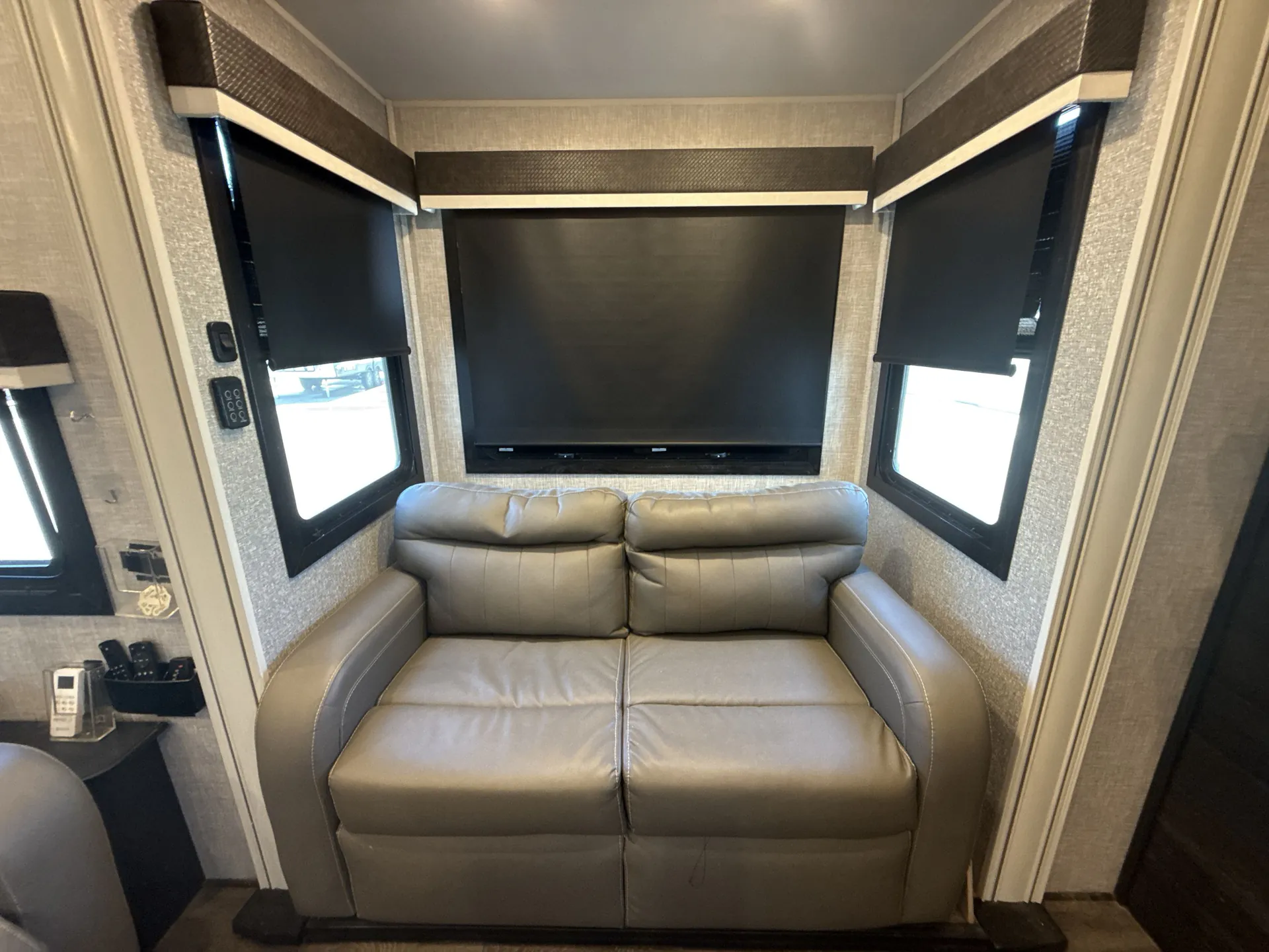2022 Jayco North Point 380RKGS — living area main