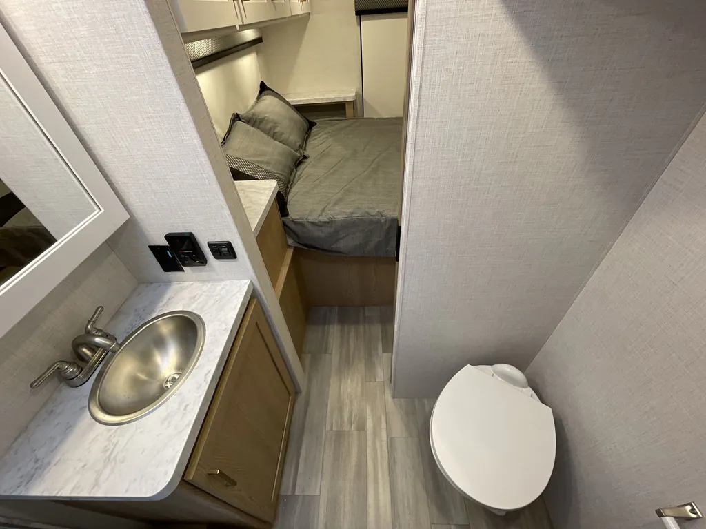 2027 Thor Motor Coach Freedom Elite 31FE, Photos photo 14